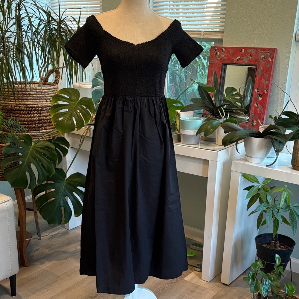 H&M Casually elegant -Black Deep U-neck Dress